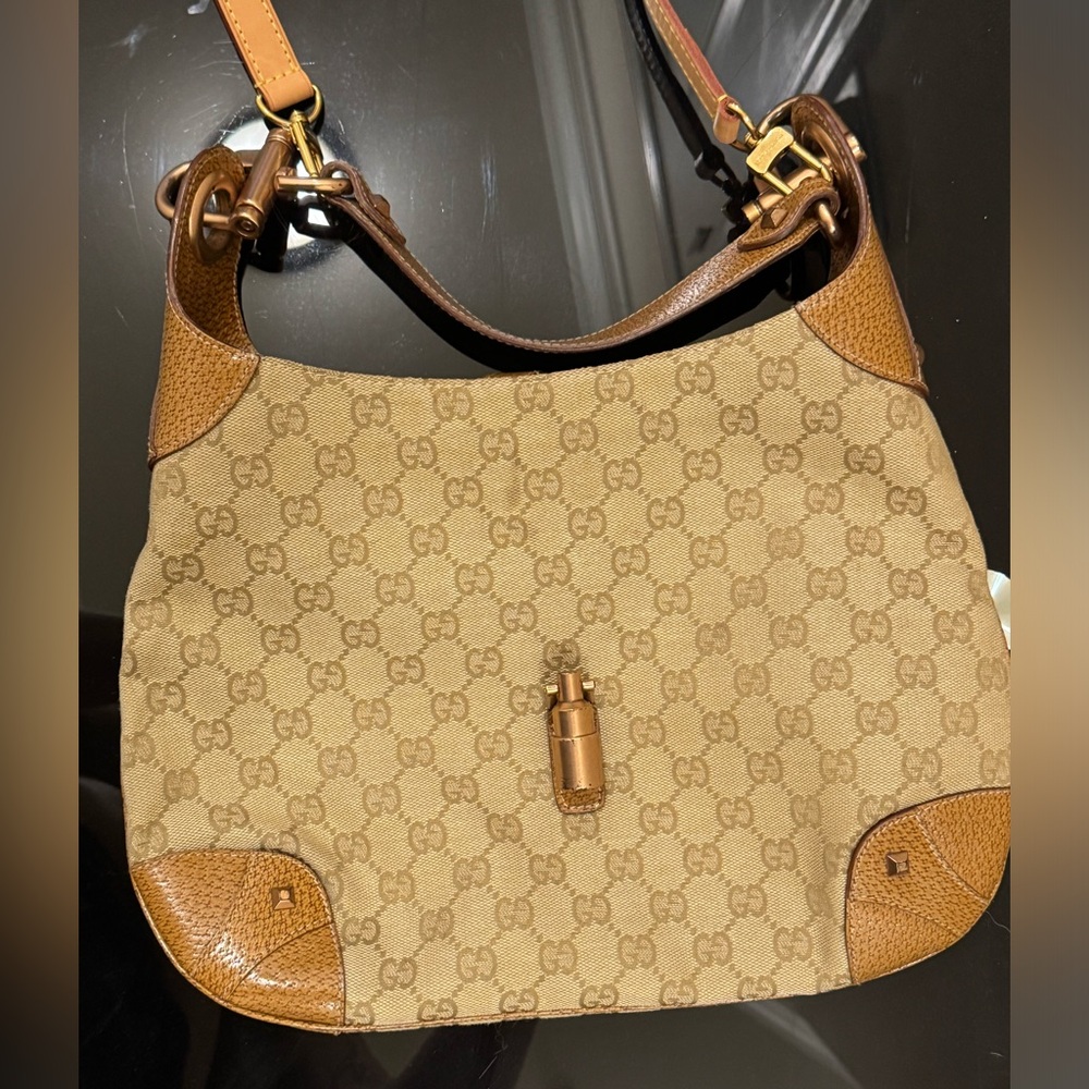 CUTE GUCCI CROSSBODY PURSE AUTHENTIC